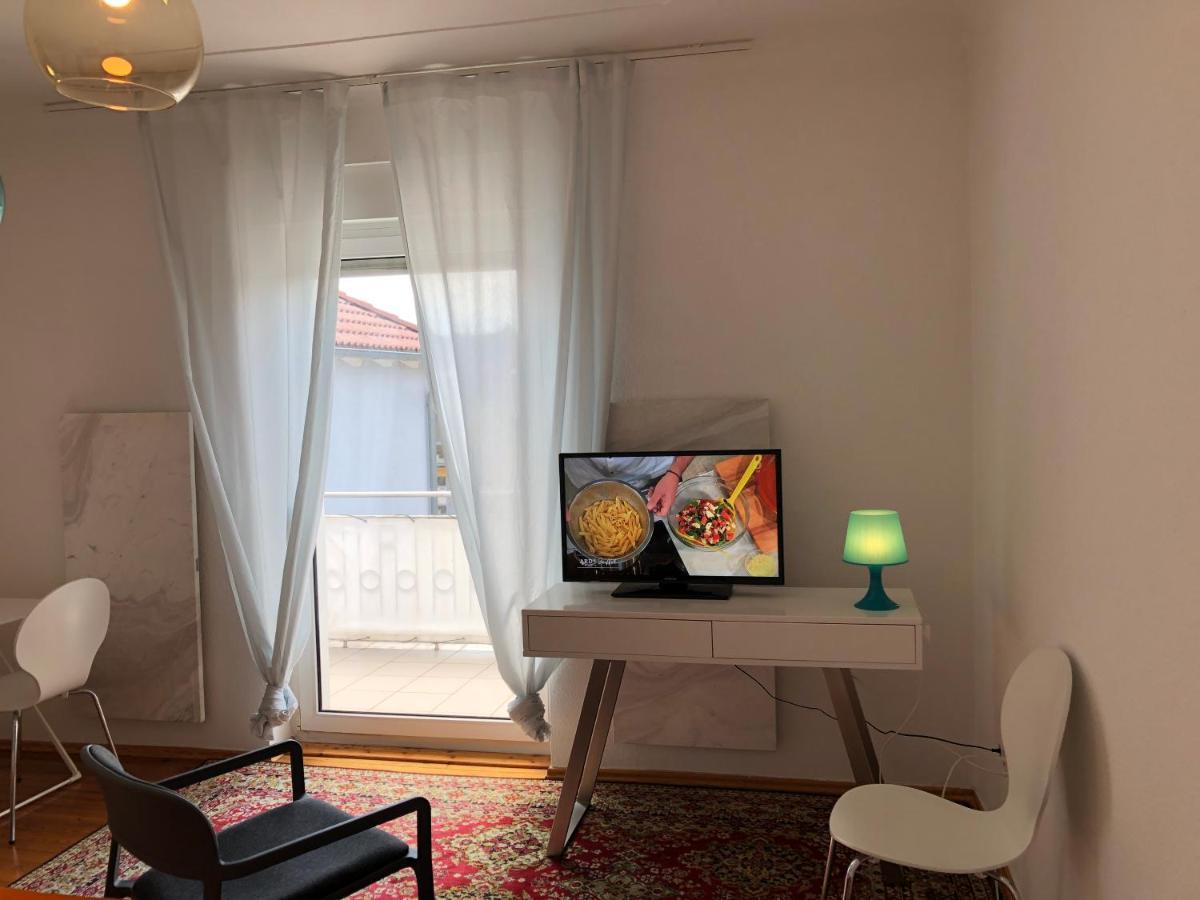 Altstadt Naehe 7 Min Fussweg Ueber Alte Maibruecke Zu Pension Mit Balkon & Garten, Ideal For Long Stay, Relocation Ochsenfurt Εξωτερικό φωτογραφία